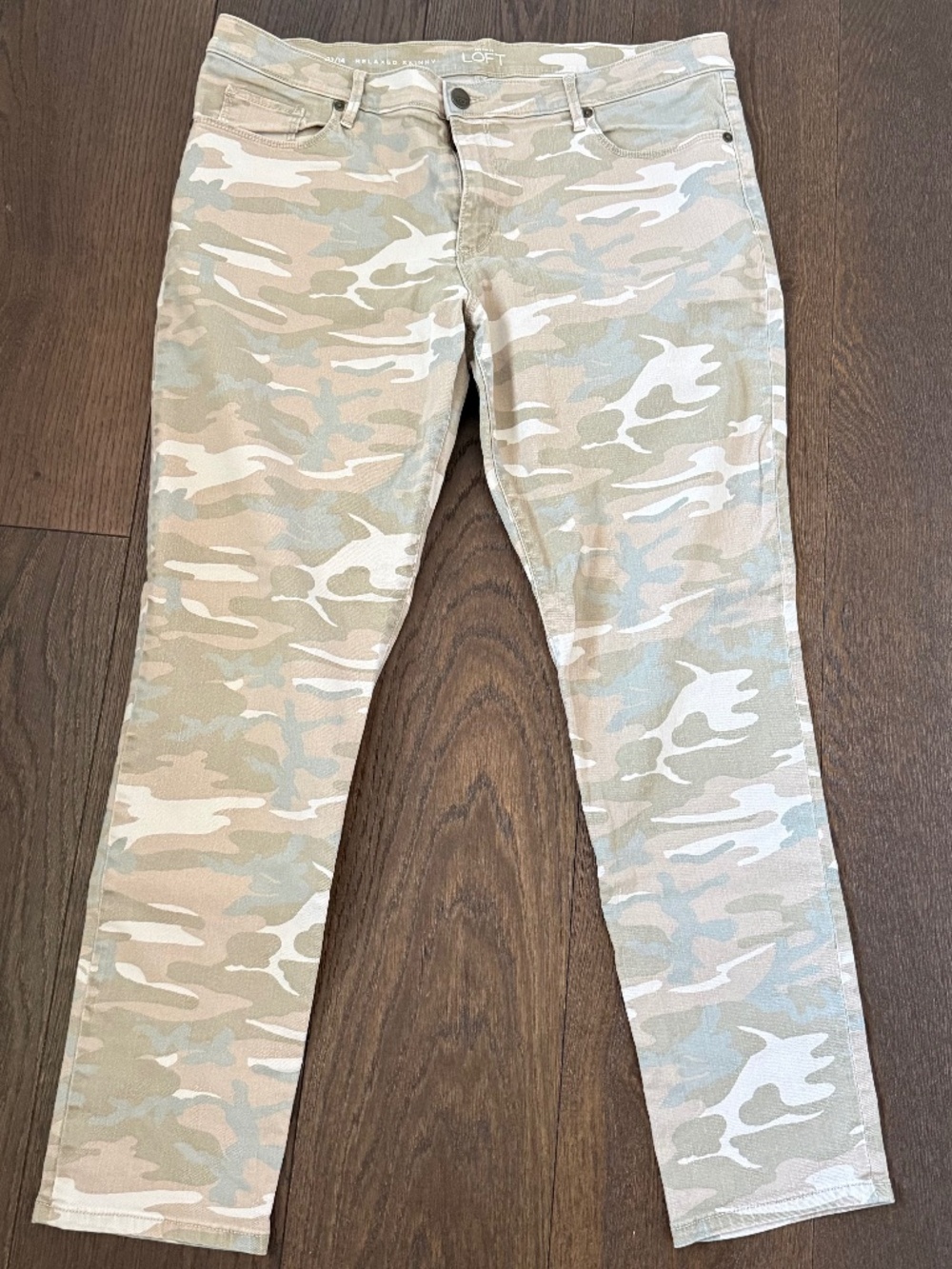 LOFT Relaxed Skinny Camo Jeans Size 14/32 Neutral Stretch Denim
